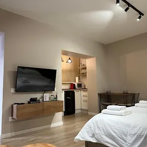 https://4seasonsgea-deluxe-studio-city-centre.albaniahotels.org